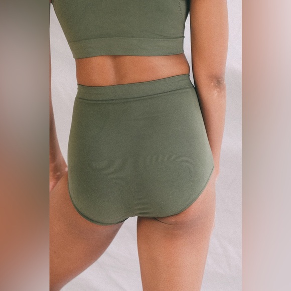 Agnes High Waisted Shaping Brief - Picture 4 of 4